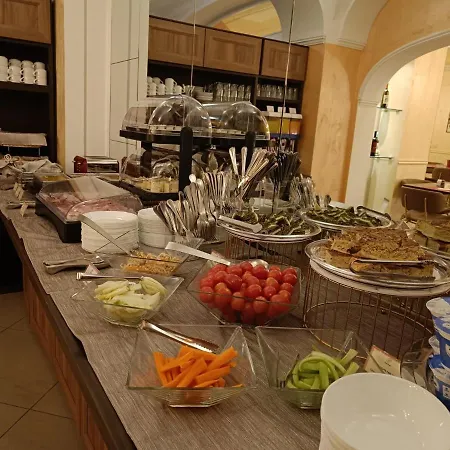 Roma Hotel 4*